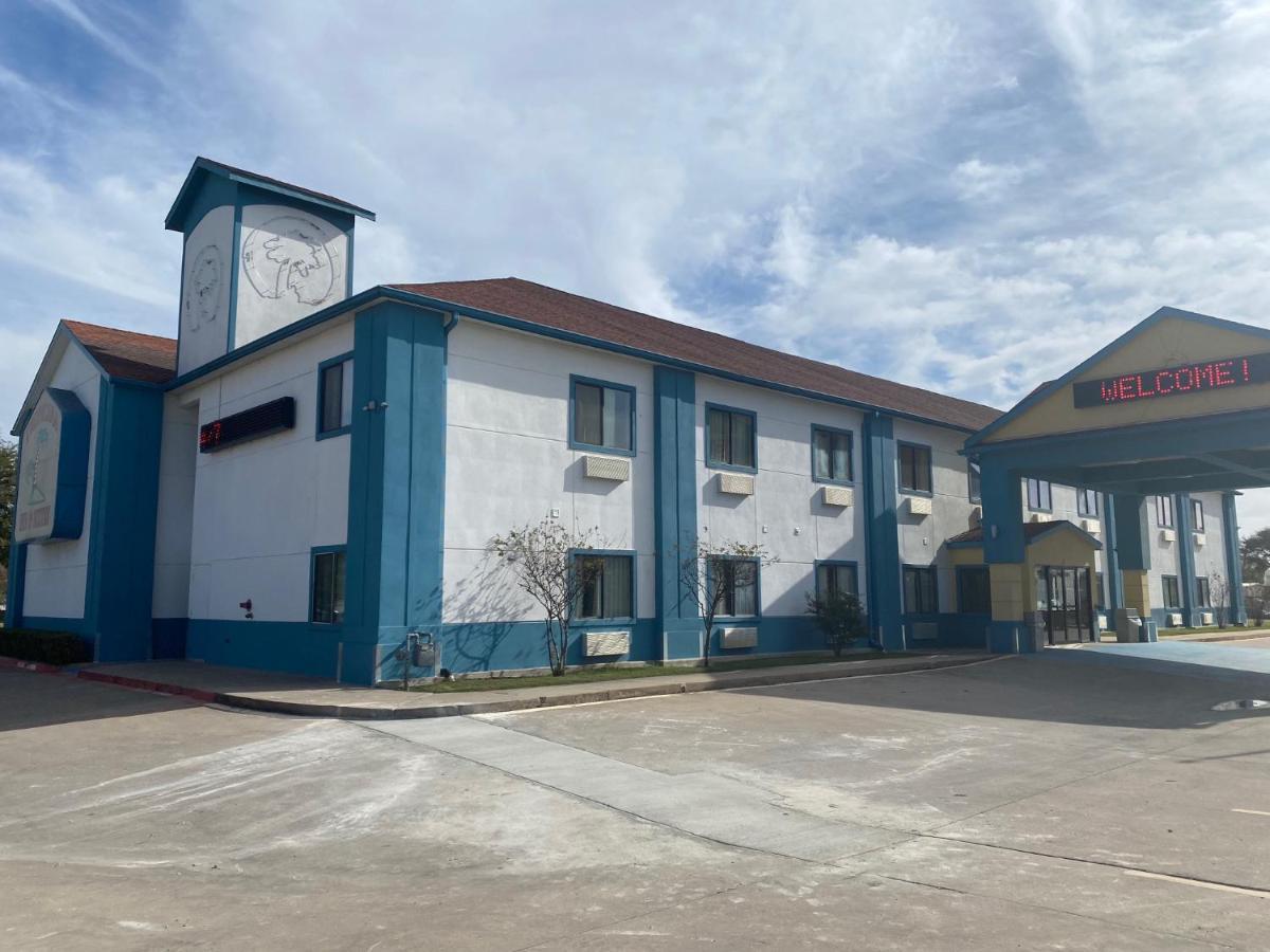 דאלאס Tropicana Inn And Suites מראה חיצוני תמונה