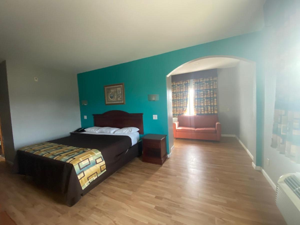 דאלאס Tropicana Inn And Suites מראה חיצוני תמונה