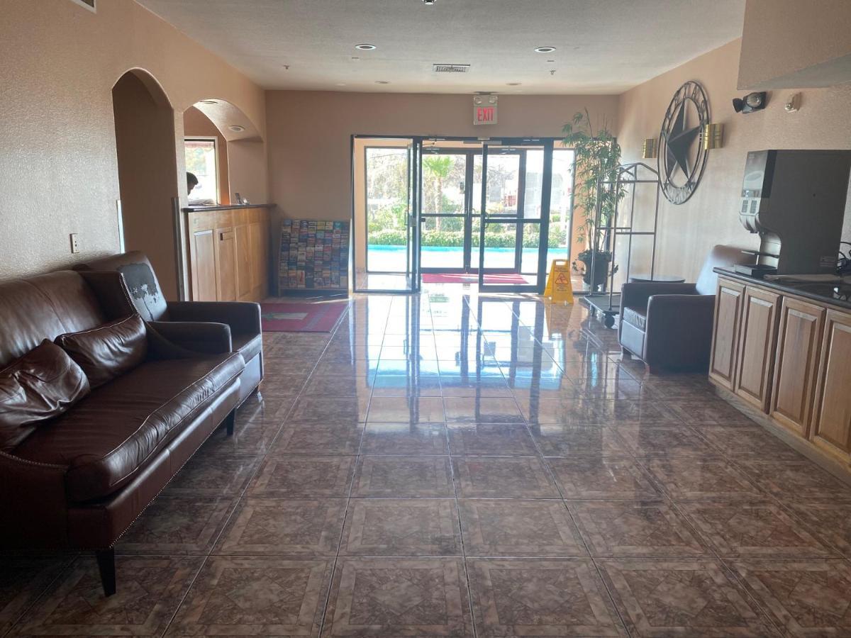 דאלאס Tropicana Inn And Suites מראה חיצוני תמונה