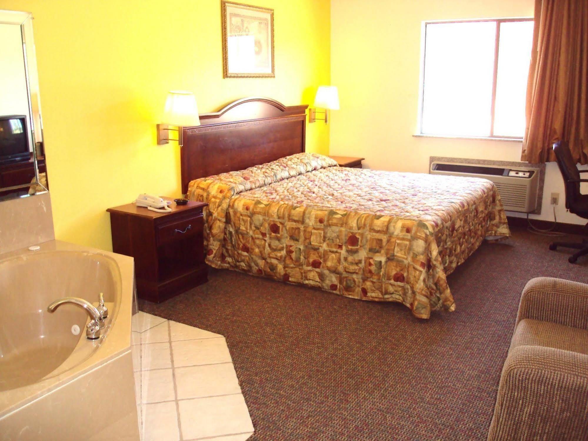דאלאס Tropicana Inn And Suites מראה חיצוני תמונה